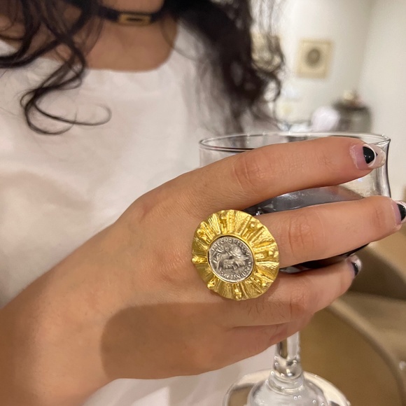 Ring - Picture 1 of 2